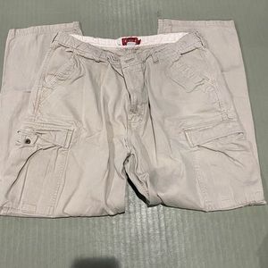 Mens Chaps cargo pants size w38 L32 light tan in color